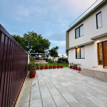 Karmabhumi 1 Villa Satej Exterior photo