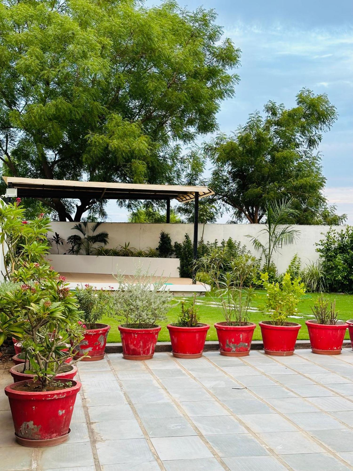 Karmabhumi 1 Villa Satej Exterior photo