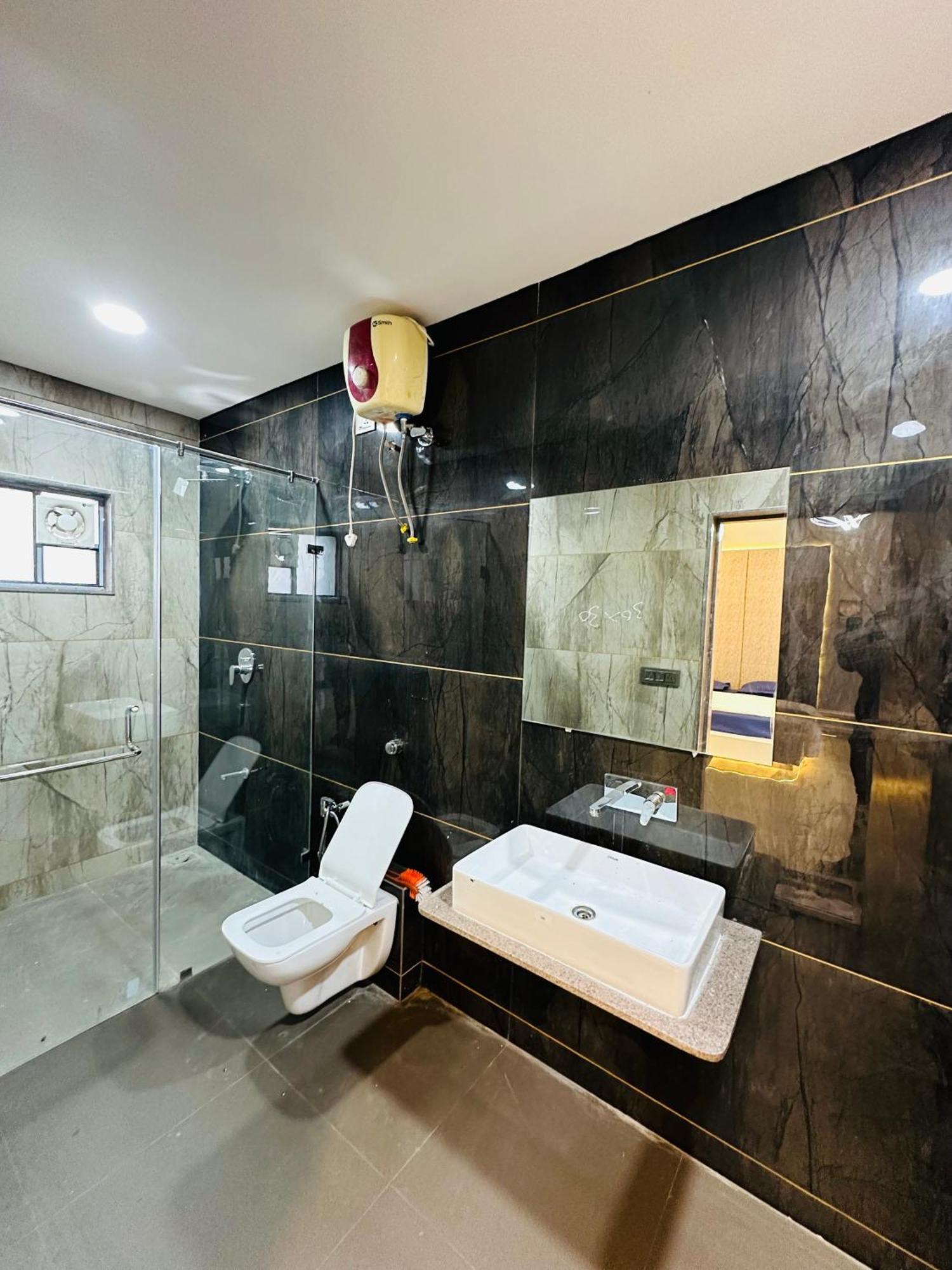 Karmabhumi 1 Villa Satej Exterior photo